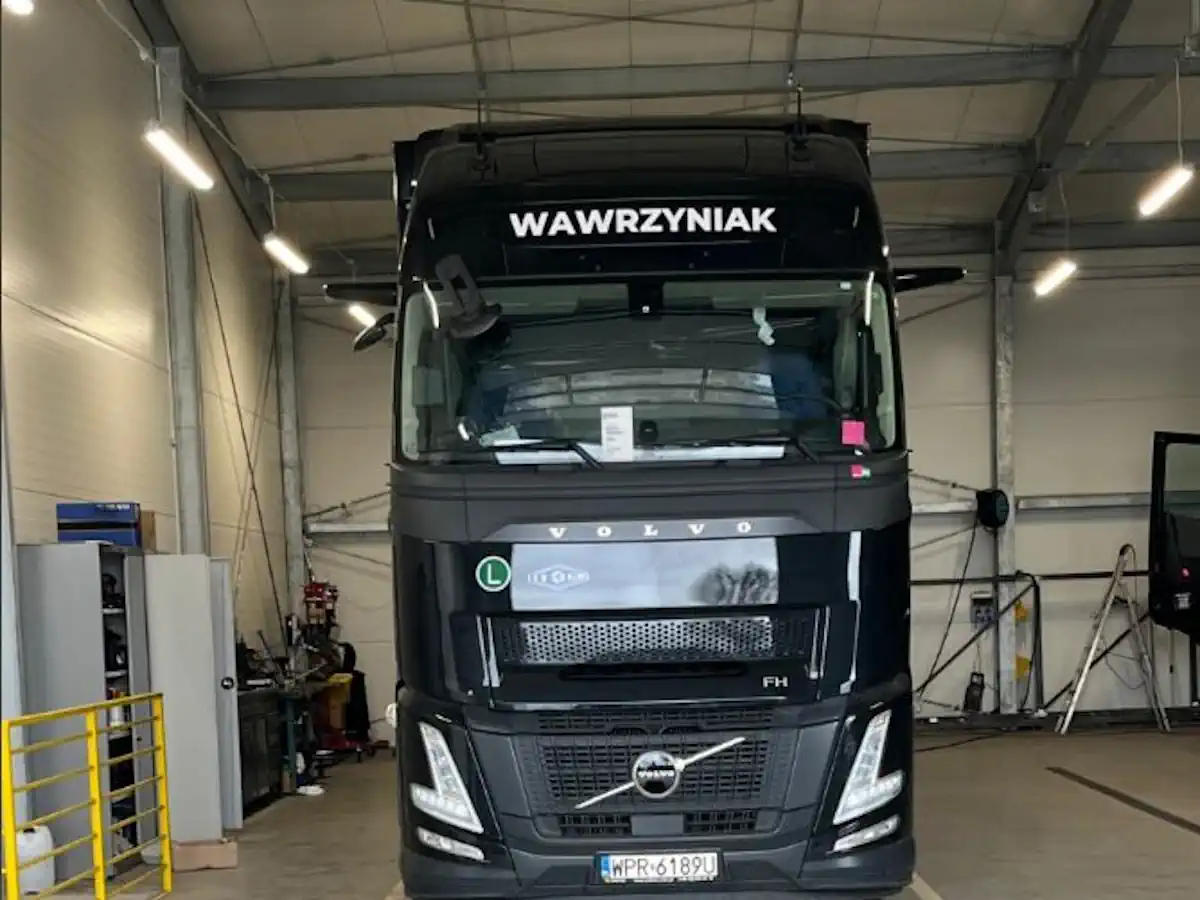 Грузовик на техобслуживании